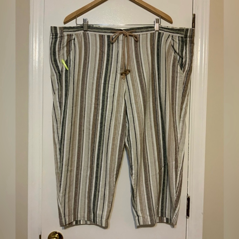 EUC Roaman's  Woman Capris  with Elastic Waistband